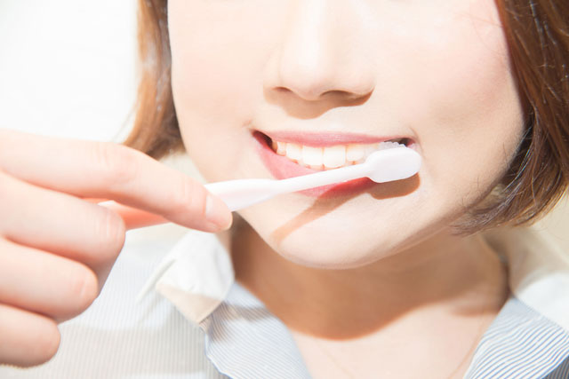 歯磨きで歯はホワイトニングできるの？ホワイトニング歯磨き粉の利用方法と本当に歯を白くする方法1